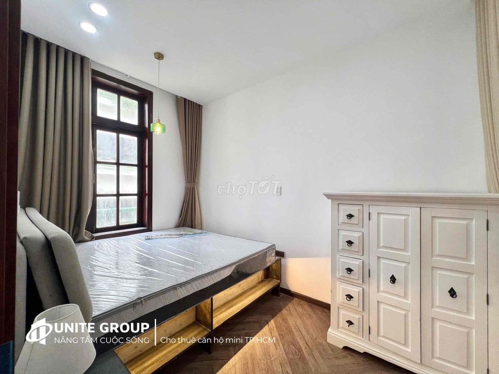 The entire interior room is 45 m2 near the market. She understands it's convenient to move from District 1.