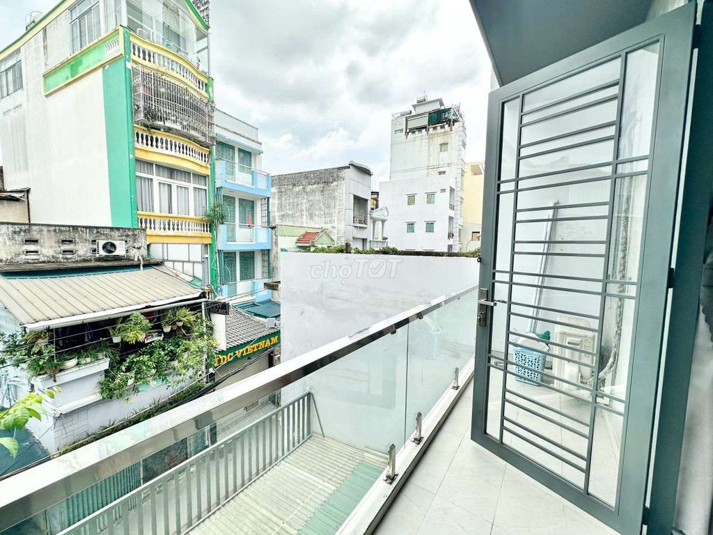 Rent an apartment. 1 Nguyễn Đình Chính Phú Nhuận.