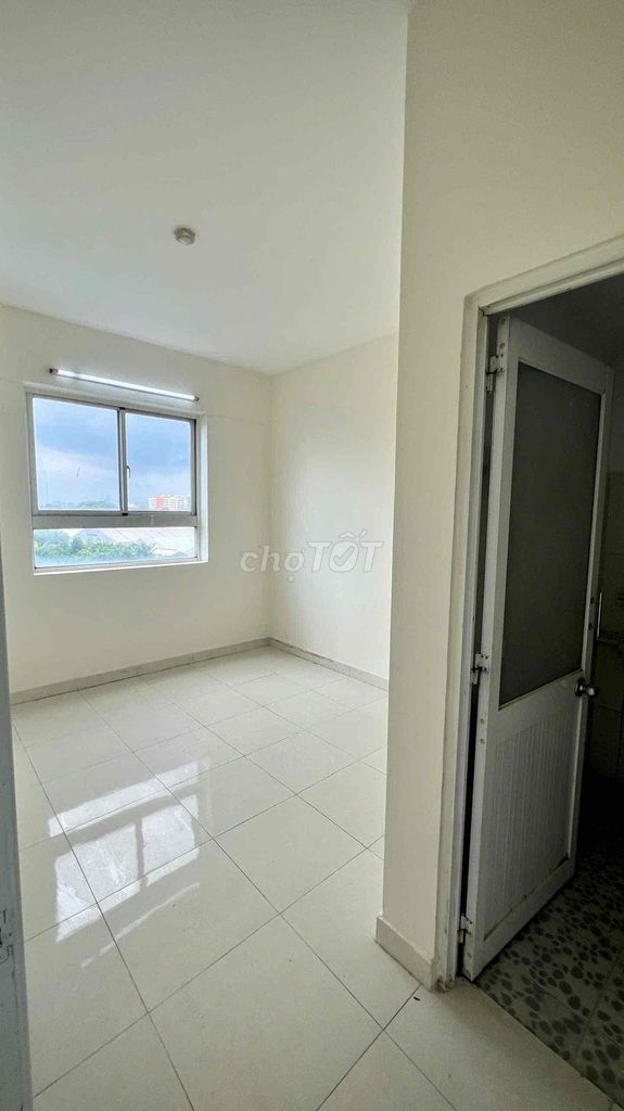 You need to rent a bank. Only two bedrooms. Two toilets.