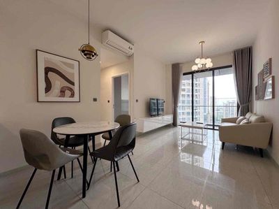 Rent the apartment. A balcony bedroom right here at the airport - rich armor.