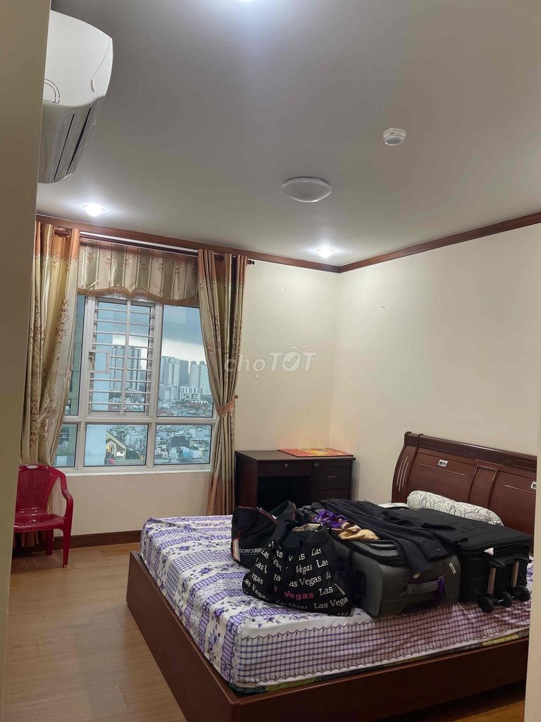 Rent a Vietcong apartment - 856 Tạ Quang Bửu, P. Neat 4th floor.