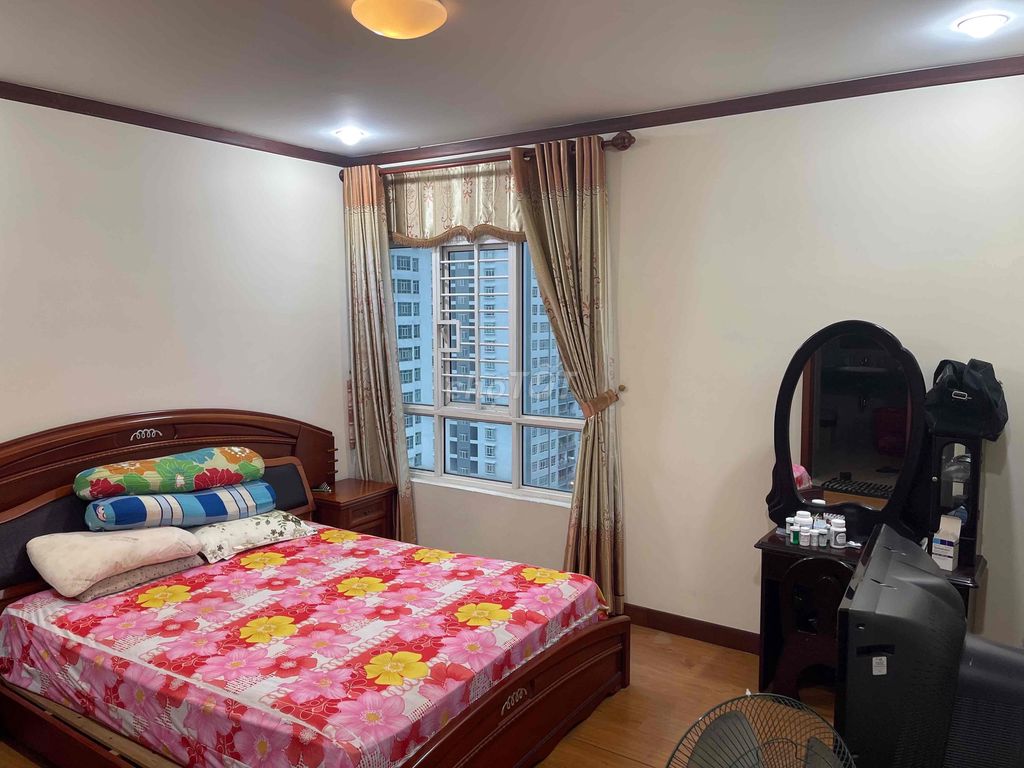 Rent a Vietcong apartment - 856 Tạ Quang Bửu, P. Neat 4th floor.