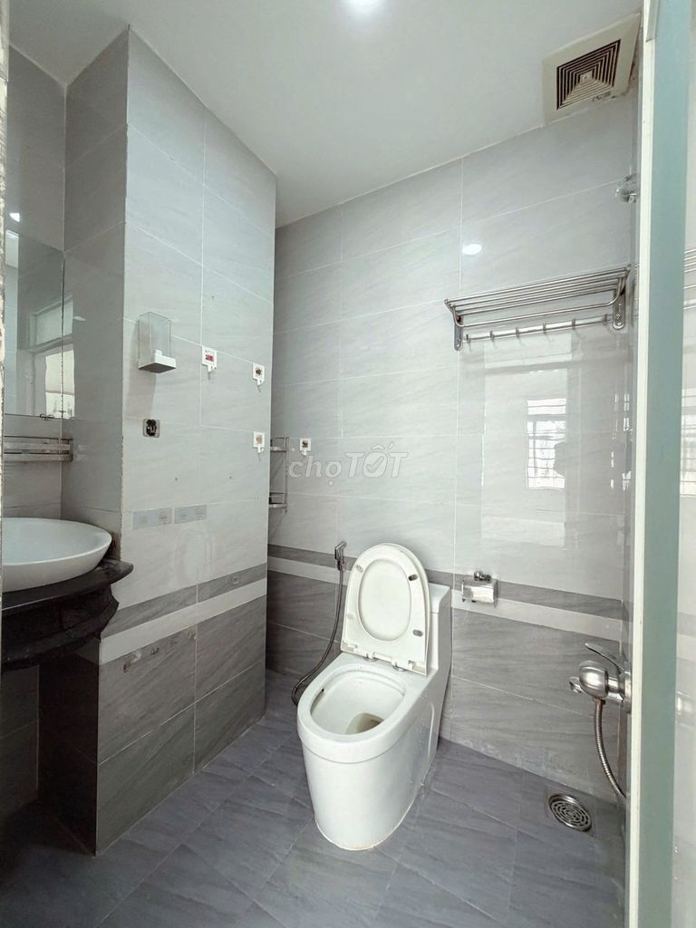 rents a new studio full interior - large balcony - 30 M2 width