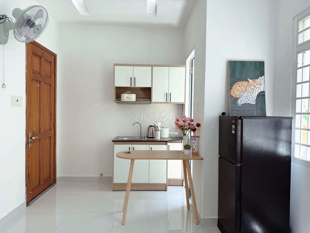 rents a new studio full interior - large balcony - 30 M2 width