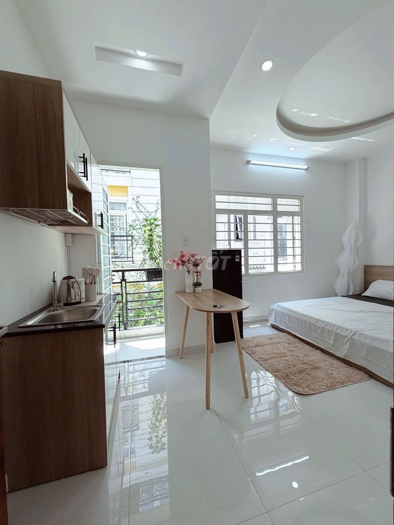 rents a new studio full interior - large balcony - 30 M2 width