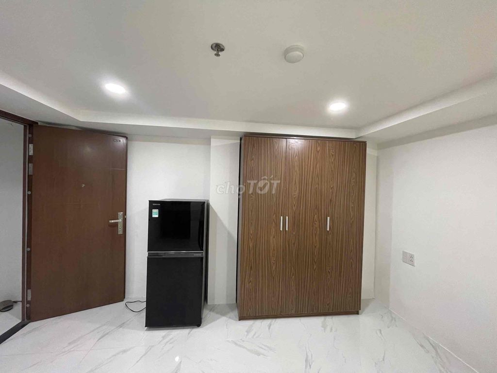 Rent the new elevator interior studio just outside the street.