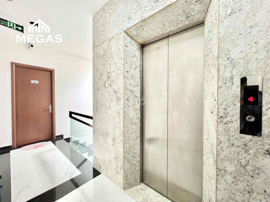 Rent the new elevator interior studio just outside the street.