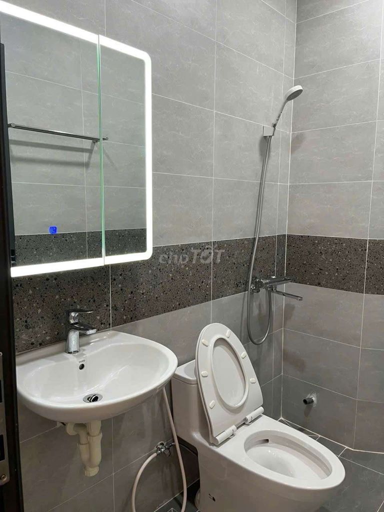 It's only 9.5 million a month, apartment 70 meters. (2 Bedroom) Nguyễn Trãi