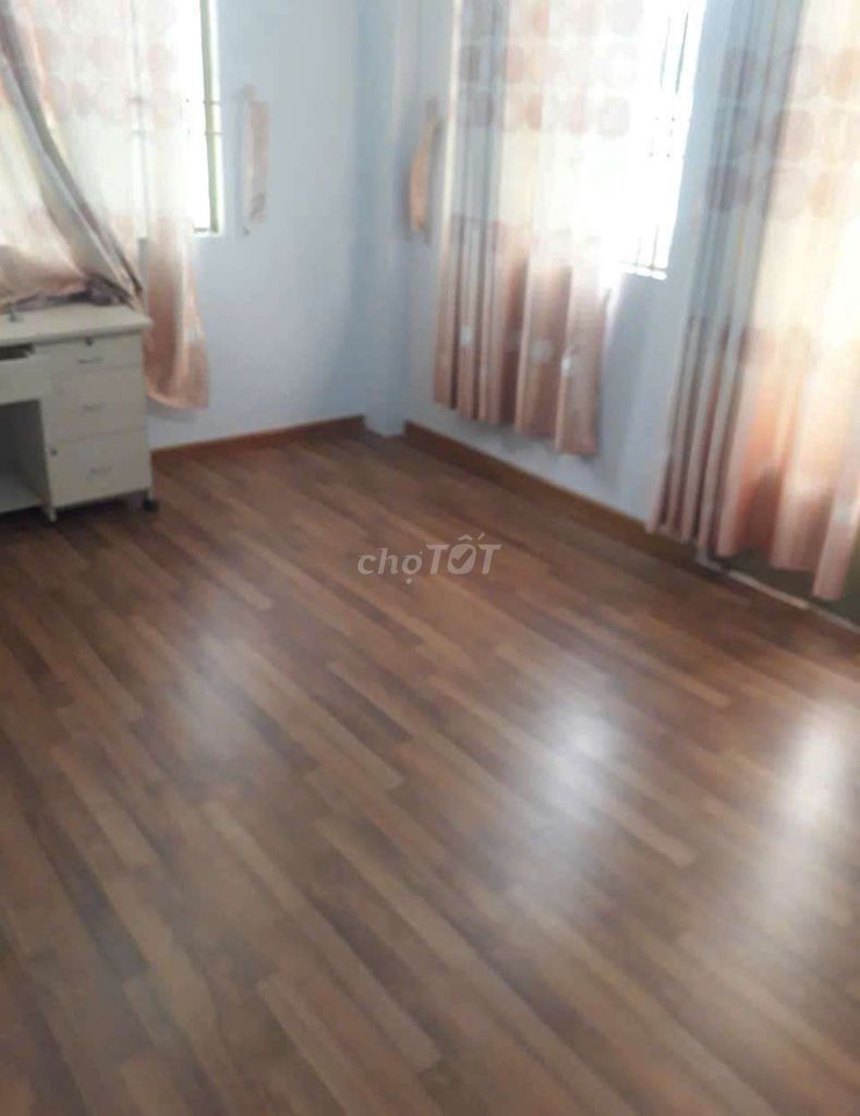 It's only 9.5 million a month, apartment 70 meters. (2 Bedroom) Nguyễn Trãi
