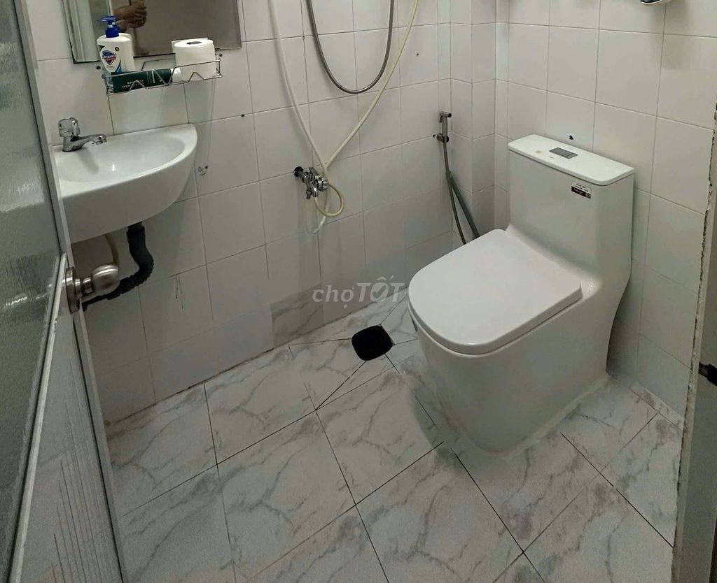 It's only 9.5 million a month, apartment 70 meters. (2 Bedroom) Nguyễn Trãi