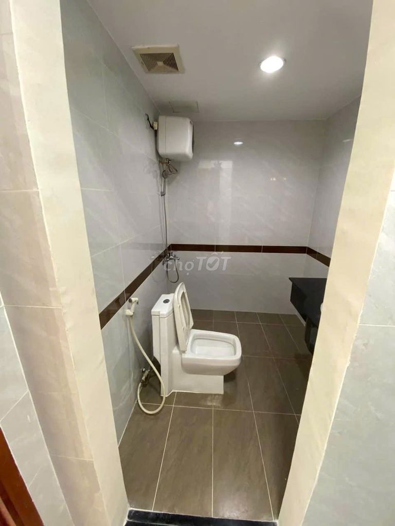 Rent three large Bình Thạnh bedrooms, in the east.
