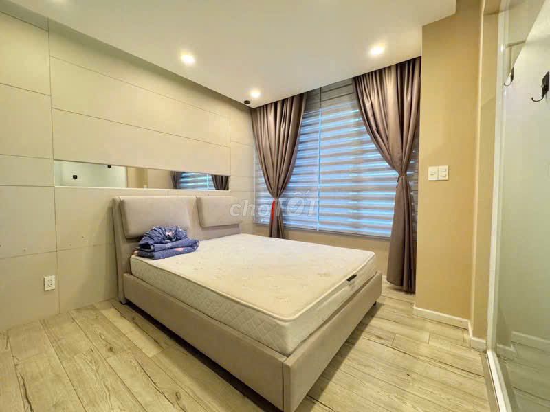 Good timing-- fast down to two Vista Verde bedrooms for only 19 million.