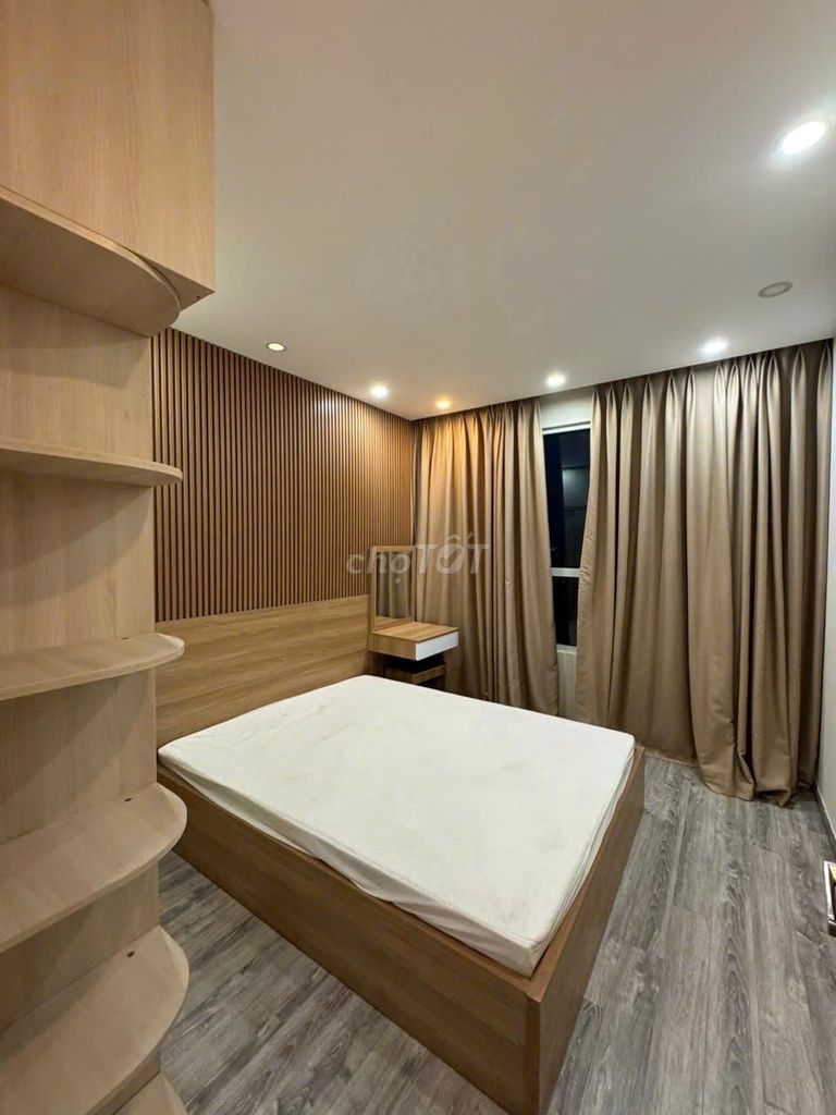 Good timing-- fast down to two Vista Verde bedrooms for only 19 million.