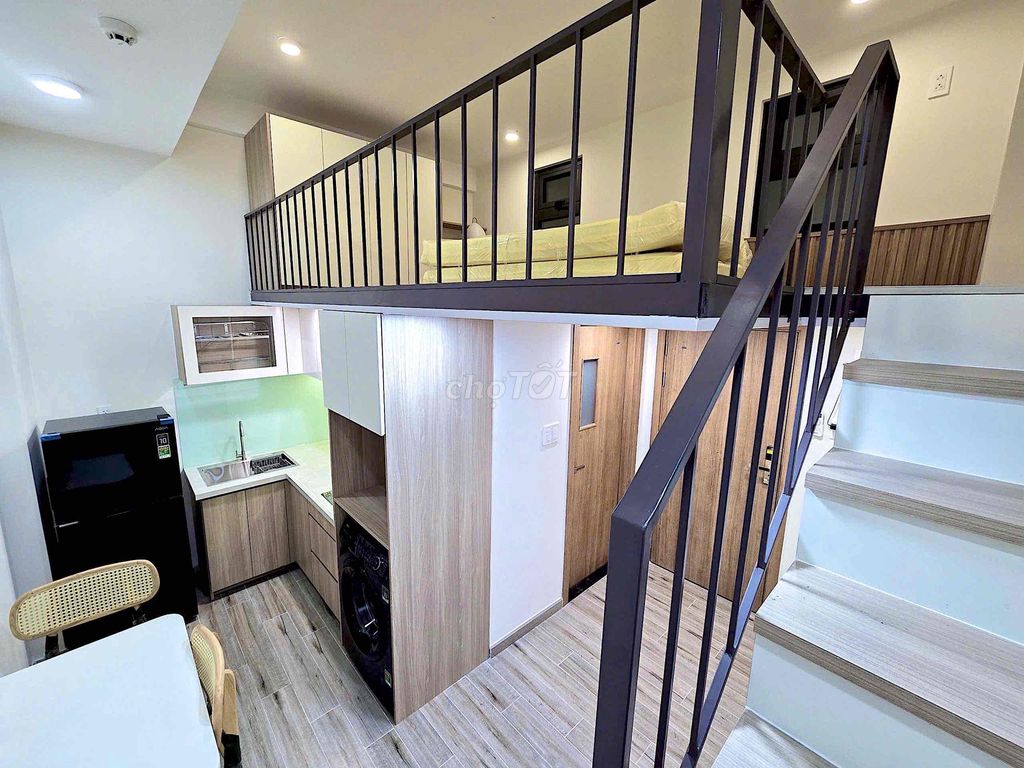 The entire interior, low-cost washing machine at the center of the 7th.