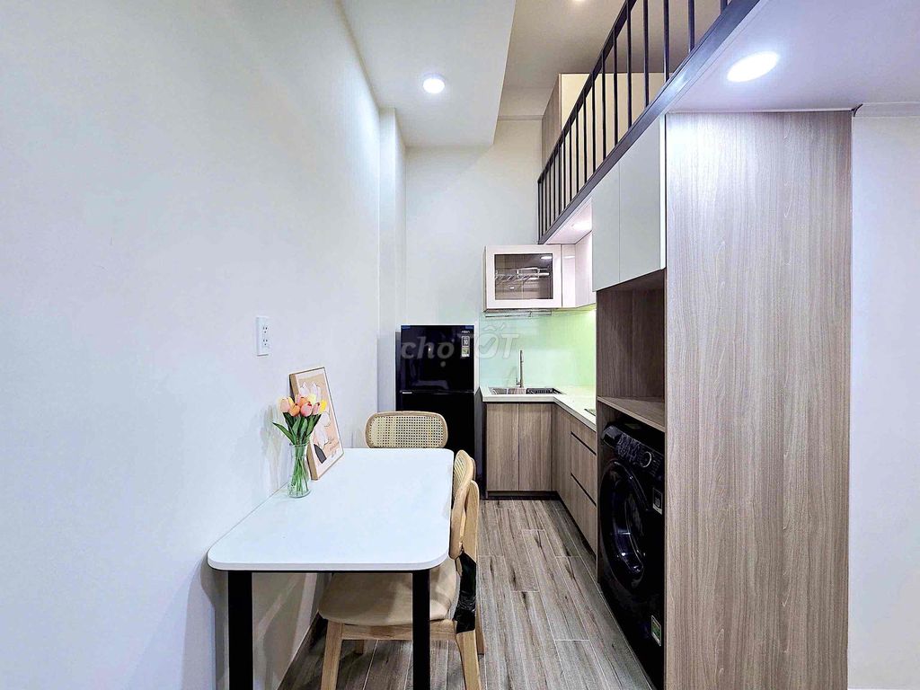 The entire interior, low-cost washing machine at the center of the 7th.