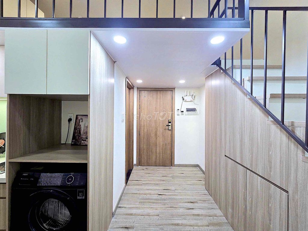 The entire interior, low-cost washing machine at the center of the 7th.