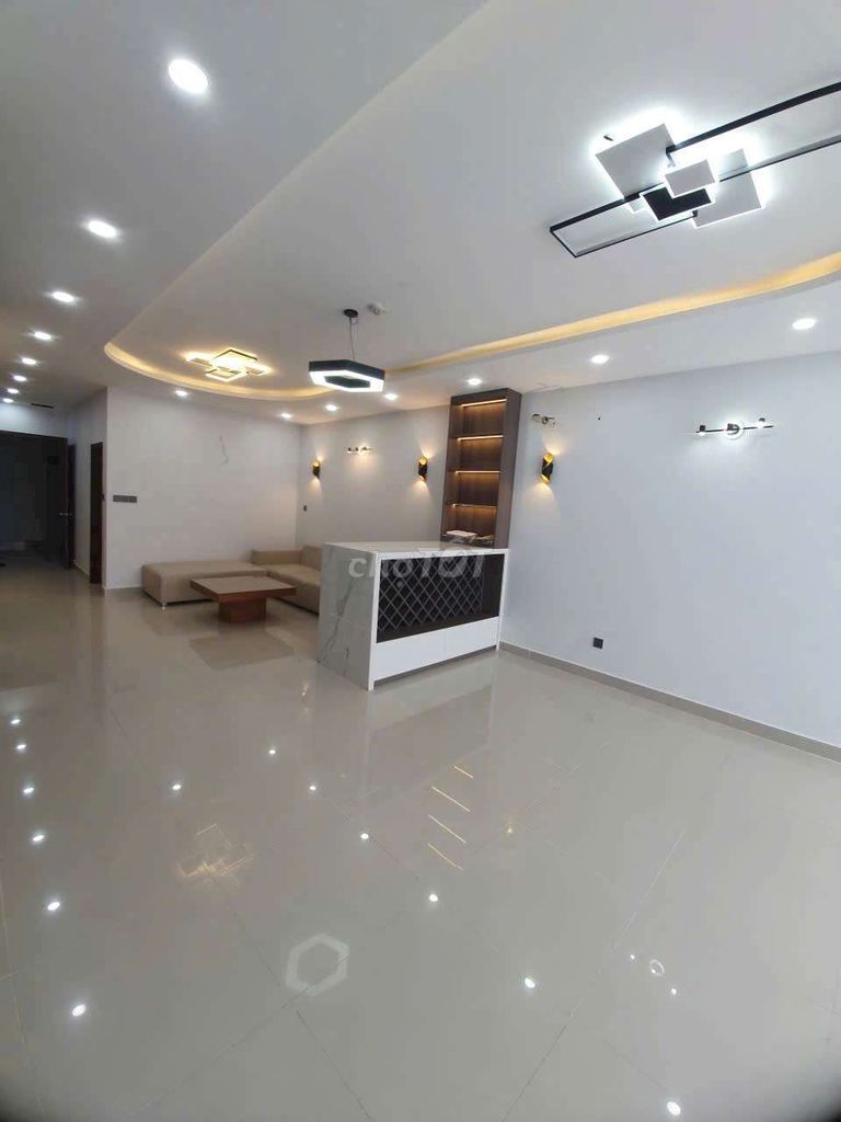 Rent apartment three bedrooms.