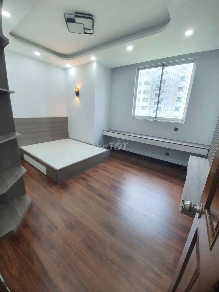 Rent apartment three bedrooms.