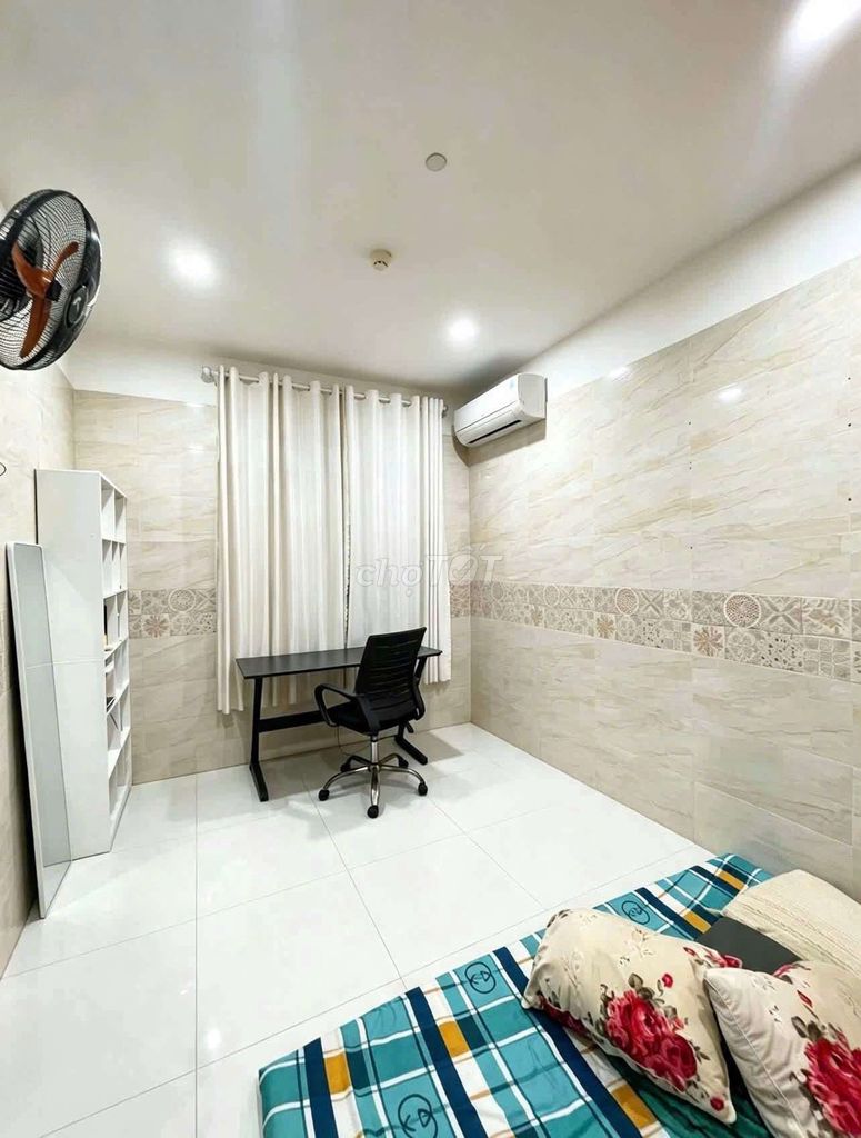 Rent three bedrooms. Two Tara Residence toilets.