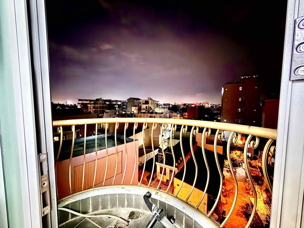 The balcony studio is at Dương Quảng Hàm.