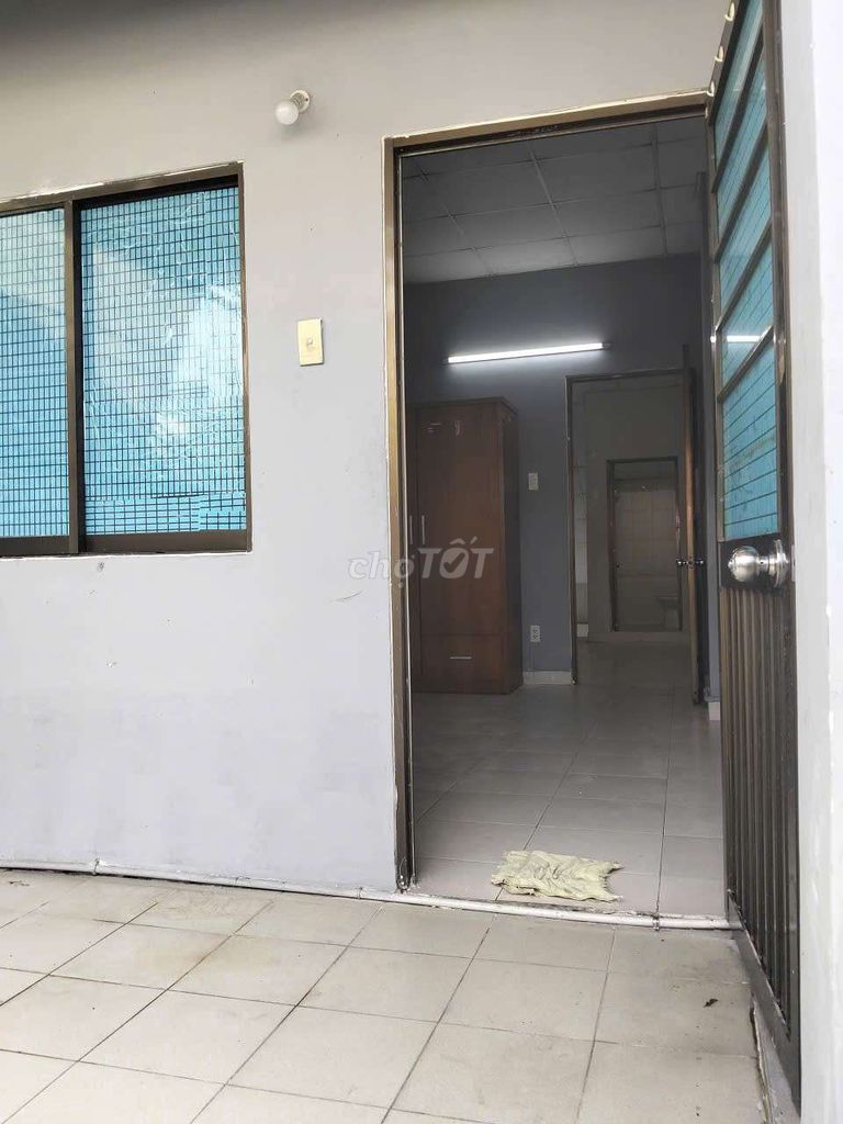 Twenty-two bedrooms, two toilets, air conditioning...