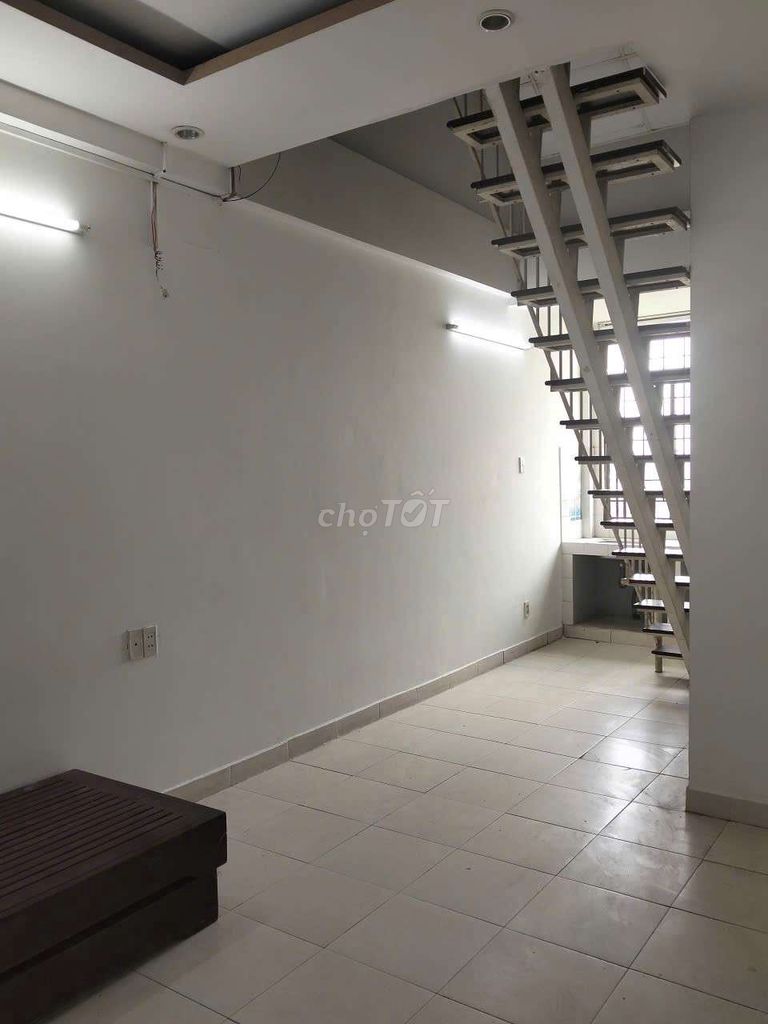 Twenty-two bedrooms, two toilets, air conditioning...