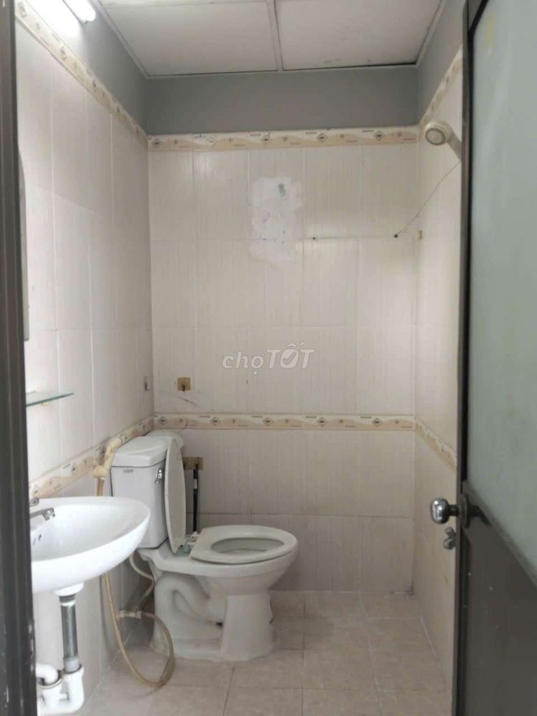 Twenty-two bedrooms, two toilets, air conditioning...