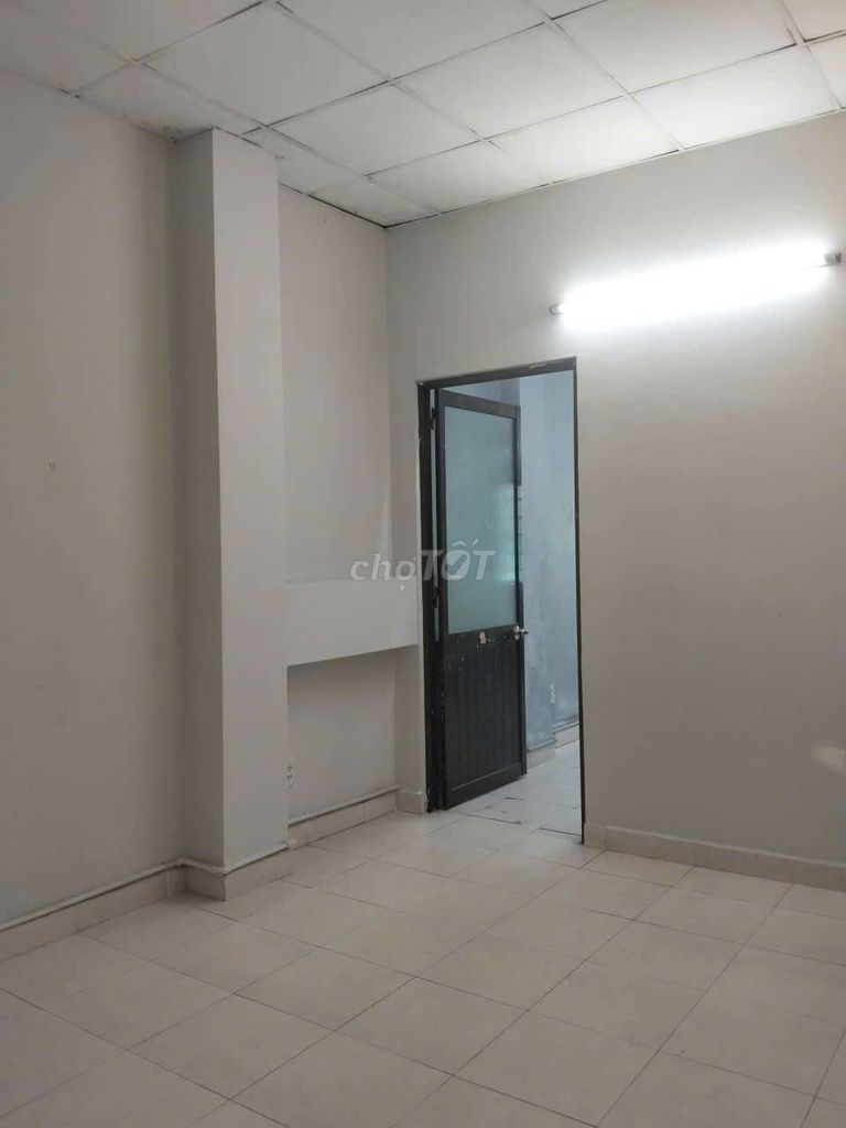 Twenty-two bedrooms, two toilets, air conditioning...