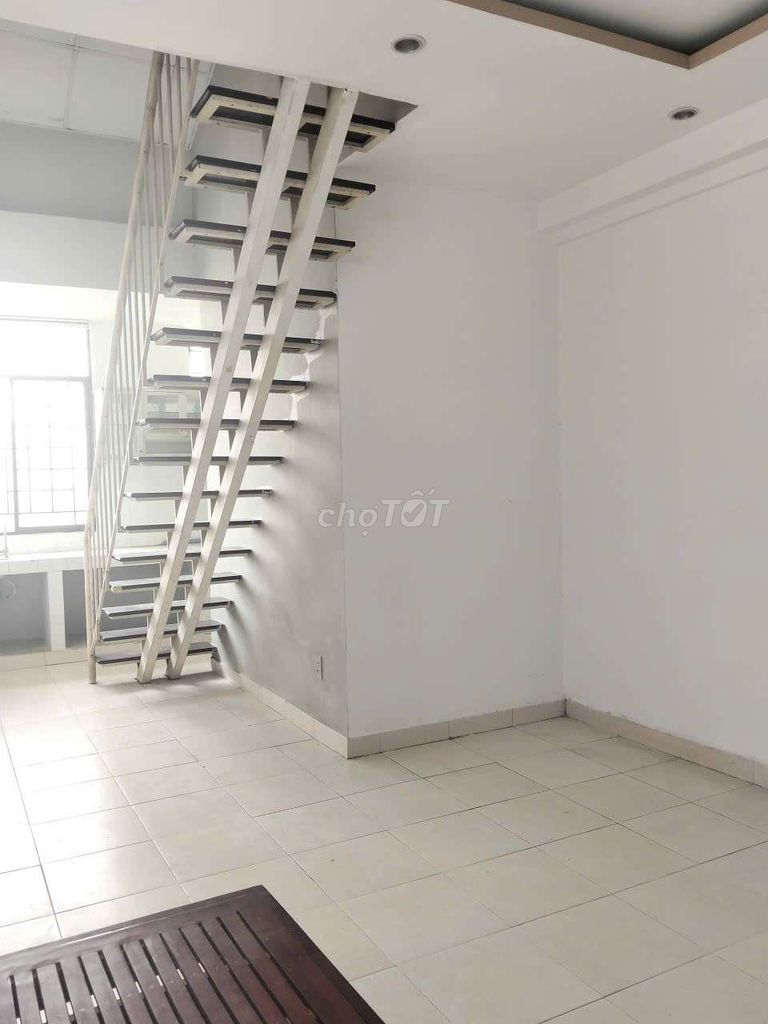 Twenty-two bedrooms, two toilets, air conditioning...