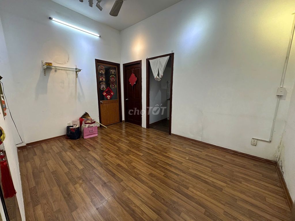 Rent apartment 212 B Nguyễn Trãi, 2 bedrooms, Corner 65 m2