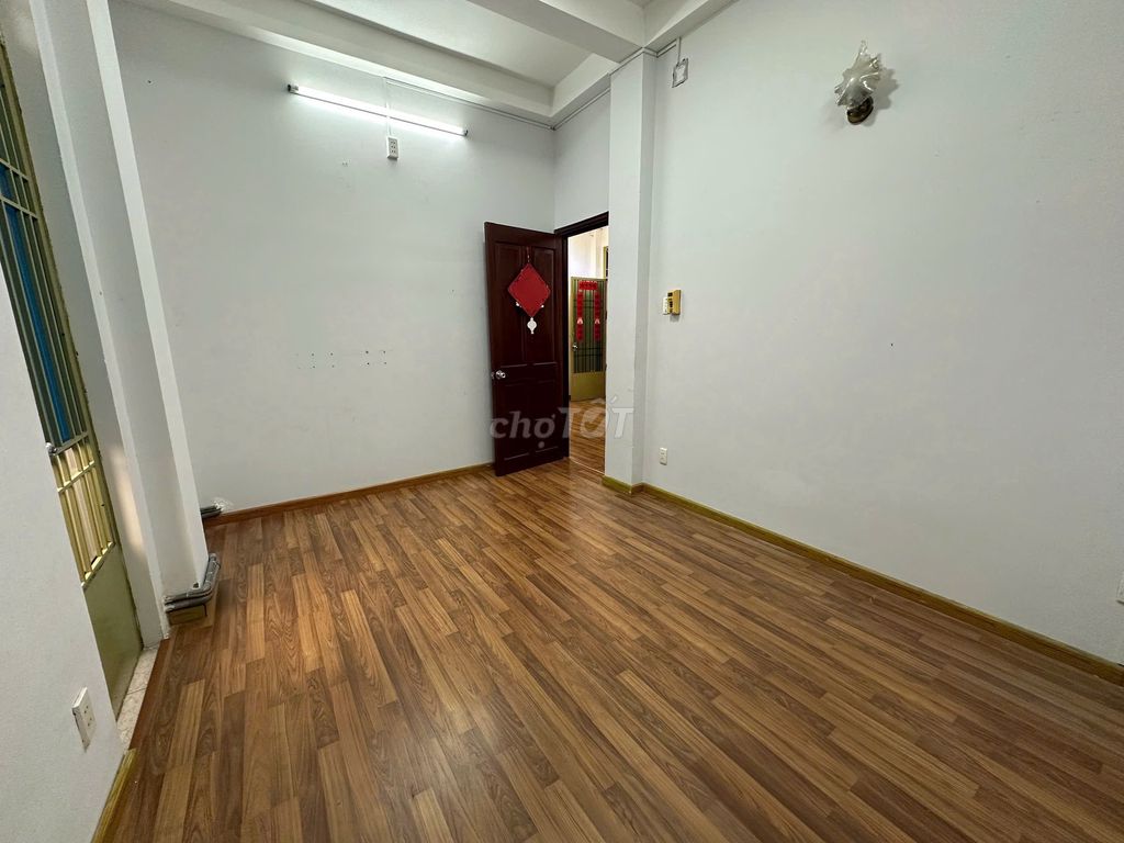 Rent apartment 212 B Nguyễn Trãi, 2 bedrooms, Corner 65 m2