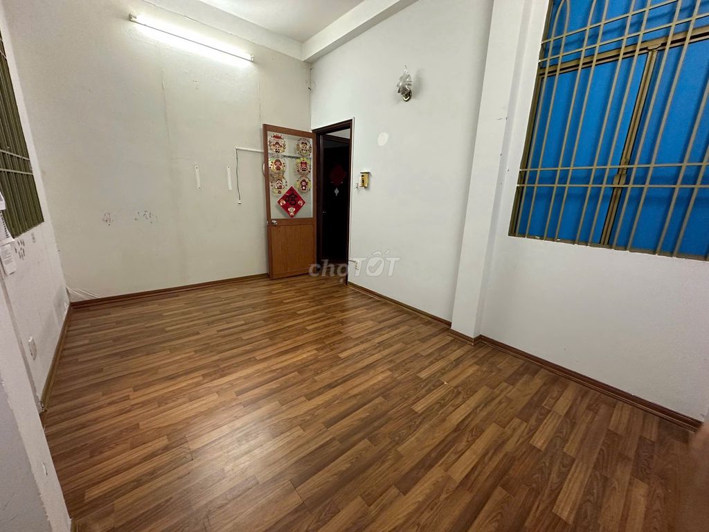 Rent apartment 212 B Nguyễn Trãi, 2 bedrooms, Corner 65 m2