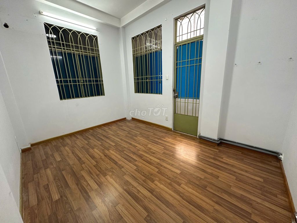 Rent apartment 212 B Nguyễn Trãi, 2 bedrooms, Corner 65 m2