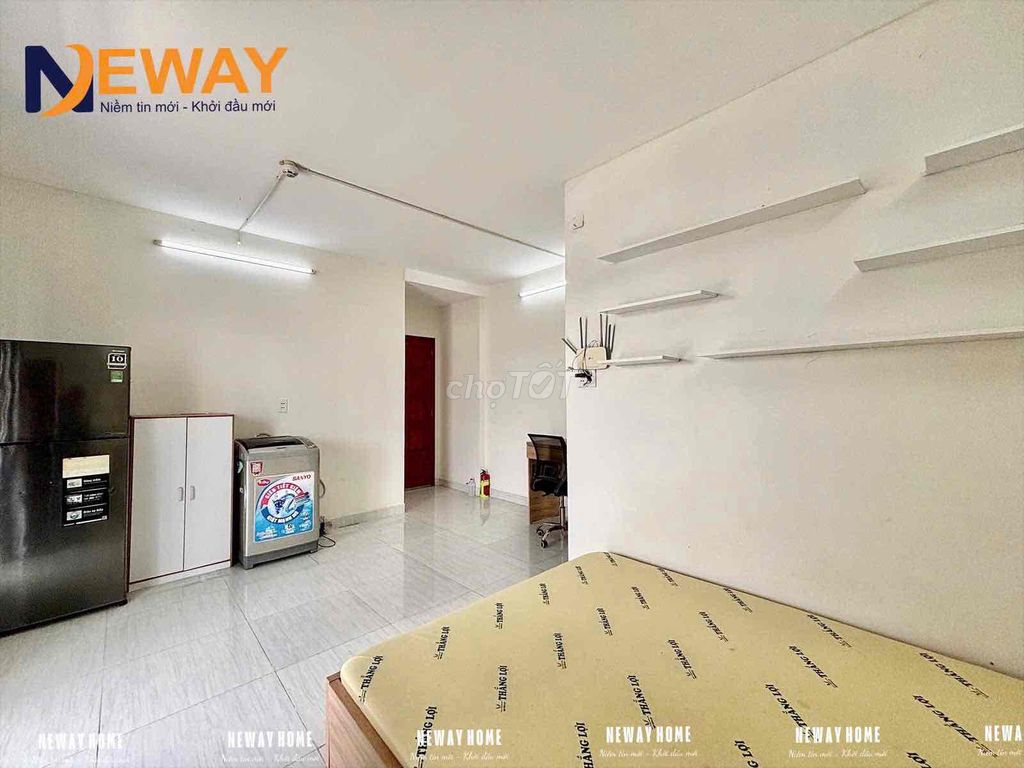 The apartment's got a balconies, full interior elevators near 1st District, the Wired Market.