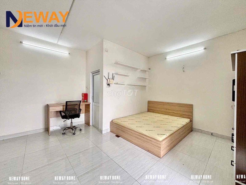 The apartment's got a balconies, full interior elevators near 1st District, the Wired Market.