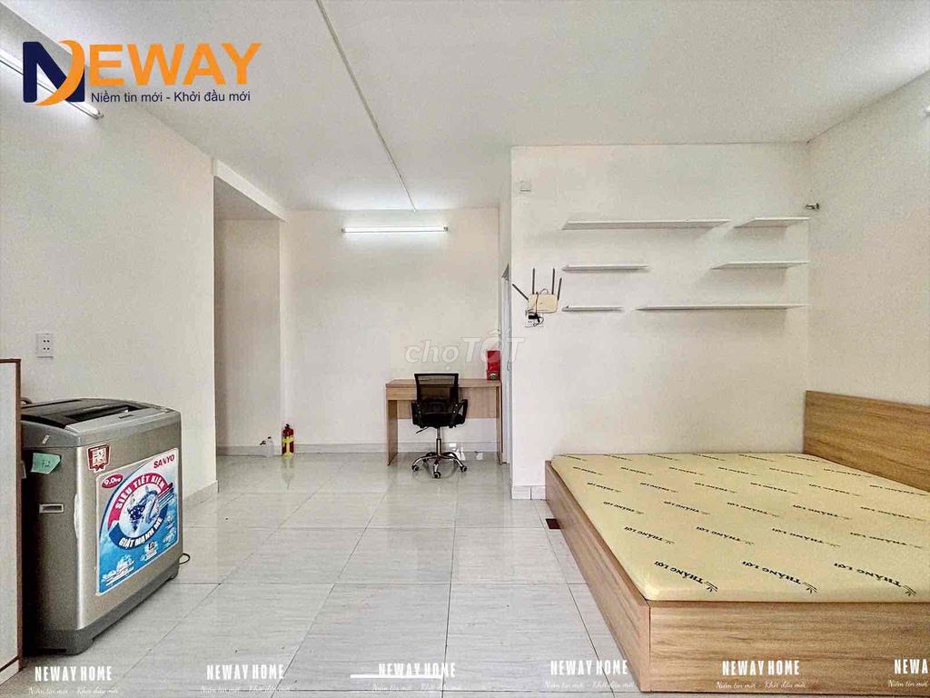 The apartment's got a balconies, full interior elevators near 1st District, the Wired Market.