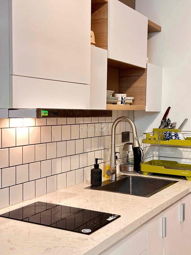 Rents a studio of misgon royal-13 million a month.