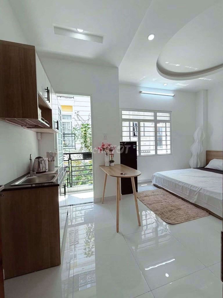 Rent a Lê Văn Sỹ balcony near ueh, college.