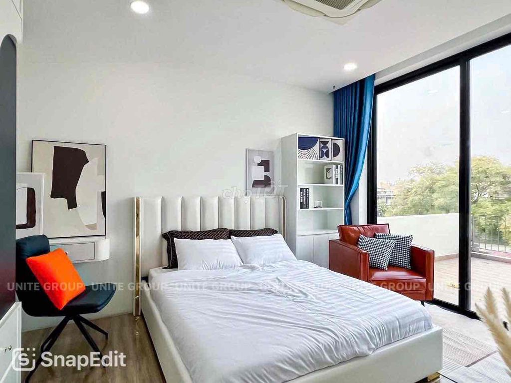 The apartment is a balcony bedroom full of top-grade furniture 3 million.