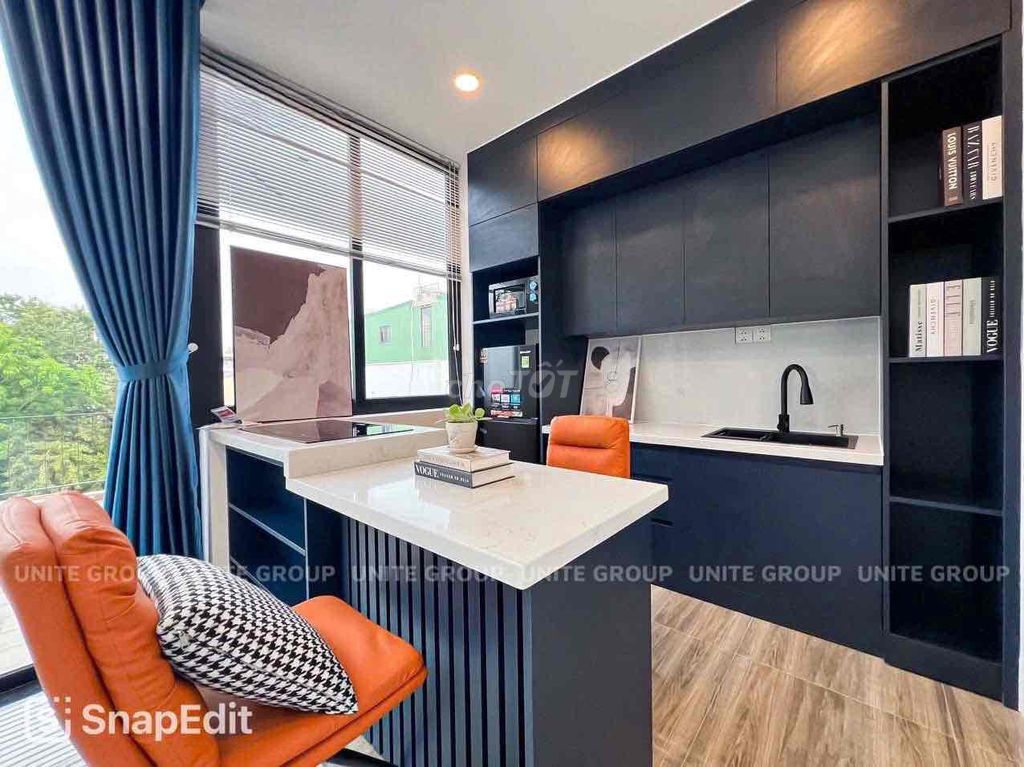 The apartment is a balcony bedroom full of top-grade furniture 3 million.
