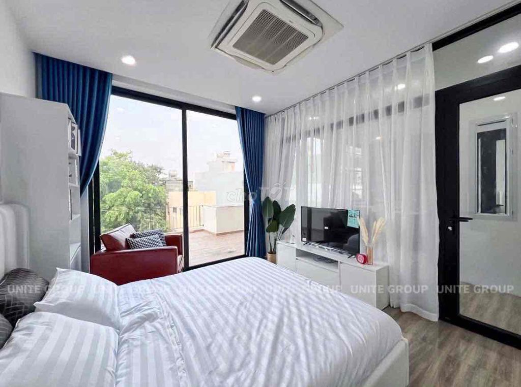 The apartment is a balcony bedroom full of top-grade furniture 3 million.