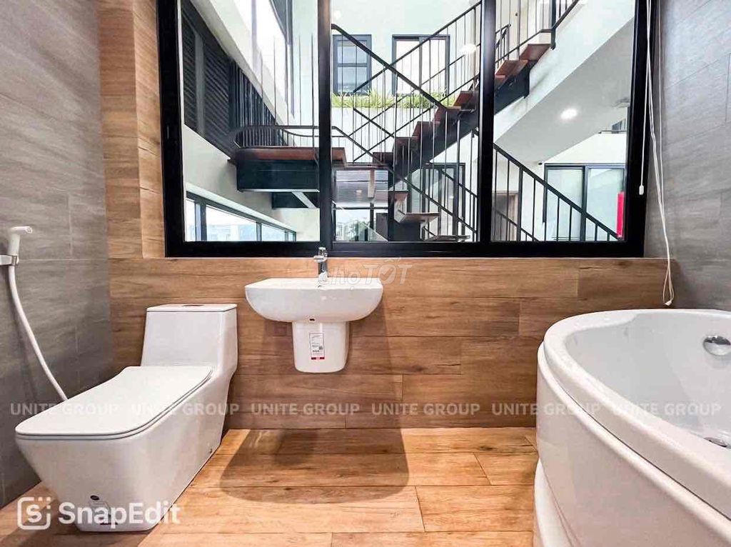 The apartment is a balcony bedroom full of top-grade furniture 3 million.