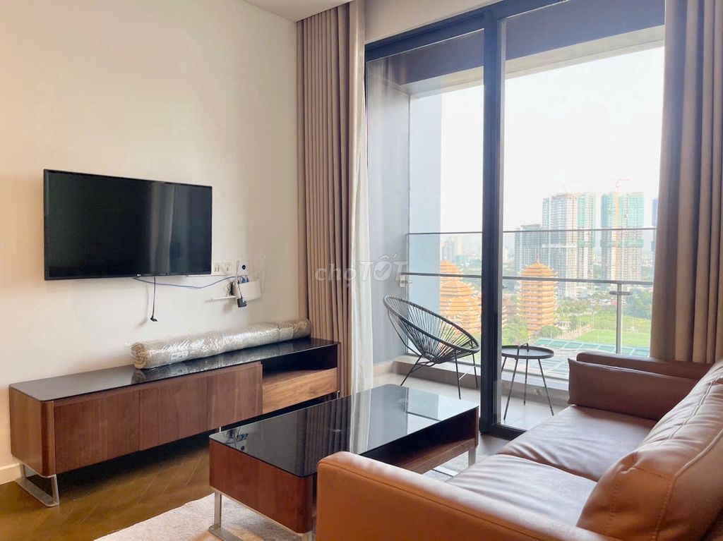 Rent two bedrooms. Two Lumier Riverside toilets. 35 million in management fees.