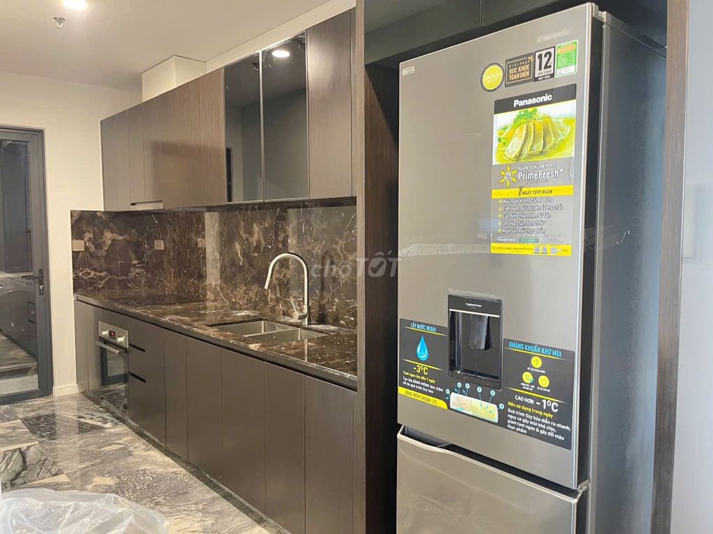 Rent two bedrooms. Two Lumier Riverside toilets. 35 million in management fees.