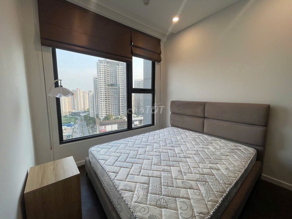 Rent two bedrooms. Two Lumier Riverside toilets. 35 million in management fees.