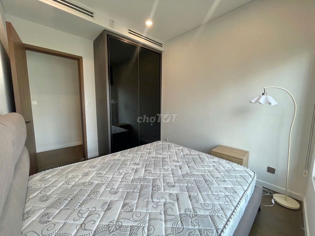 Rent two bedrooms. Two Lumier Riverside toilets. 35 million in management fees.
