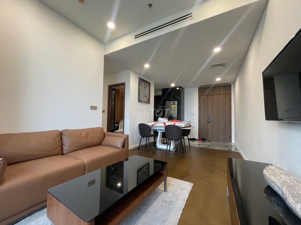 Rent two bedrooms. Two Lumier Riverside toilets. 35 million in management fees.