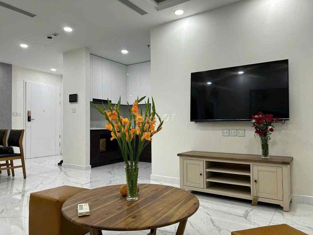Rent Sunshine Sky City four bedrooms full of furniture 25 million a month.