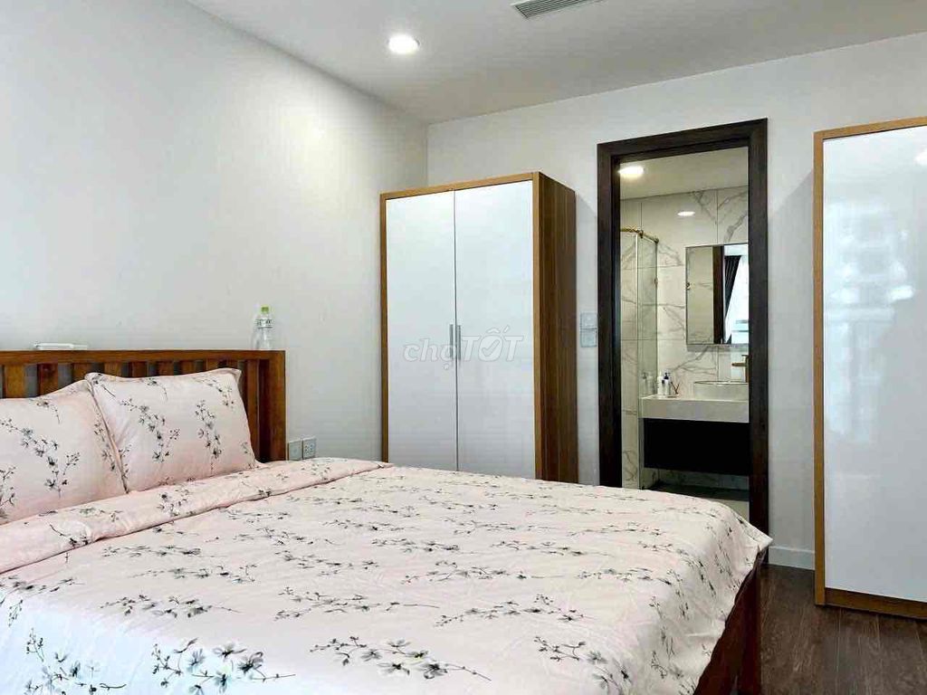 Rent Sunshine Sky City four bedrooms full of furniture 25 million a month.