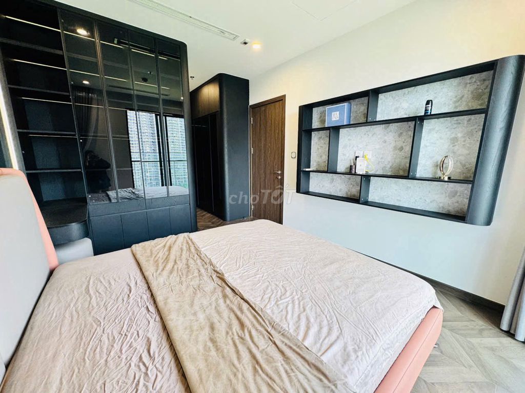 Two bedrooms, two bathrooms, full interior. Twelve million in charge.
